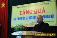 Hanoi city: Most Venerable Thích Gia Quang presents gifts in Me Linh district